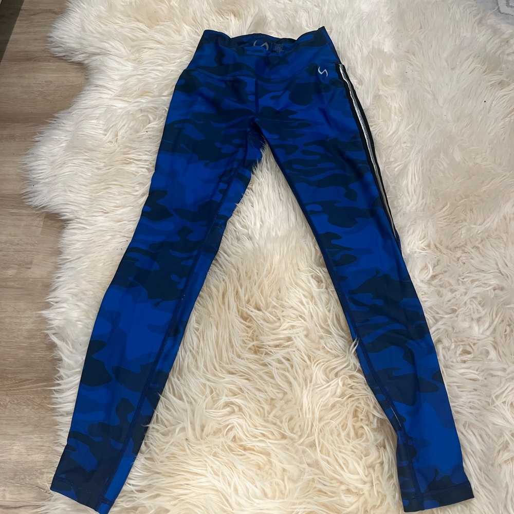 Blue camo leggings with silver stripe